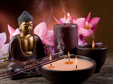 Hangulatos kép Buddhával és gyertyákkal/Moody picture of a Buddha and candles